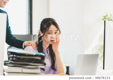 Young business woman receiving power harassment 98676153