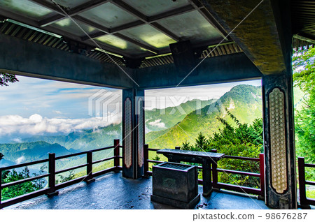 Mitsumine Shrine in Saitama Prefecture ~ Chichibu's Sea of Clouds Viewed from Yohaiden ~ 98676287