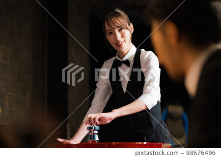 A man in a beard suit playing roulette 98676496