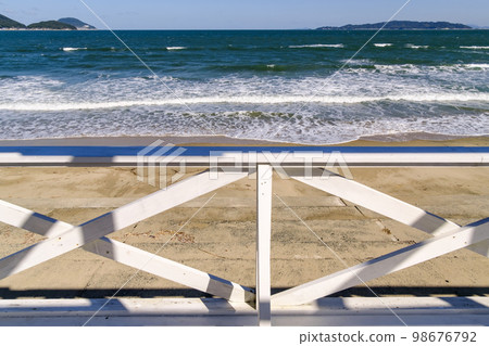 A deck overlooking the Genkai Sea 98676792