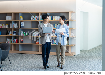 Business person photography cooperation "LINK FOREST" 98676909
