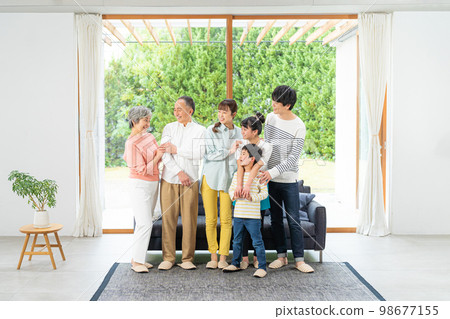 三代家庭 98677155