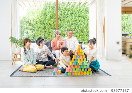 三代家庭 98677187
