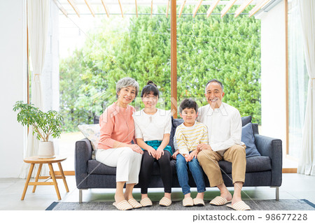 高級夫婦和孫子 98677228