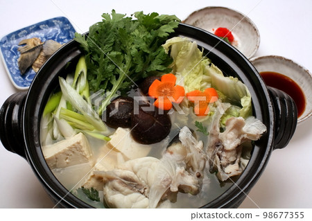 冬季美味的河豚火鍋 冬季美味的河豚火鍋 98677355