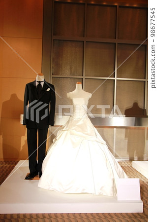 華麗的設計婚紗和燕尾服 華麗的設計婚紗和燕尾服 98677545