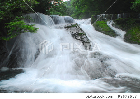 430,000 Waterfalls in summer with a lot of water (Kikuchi Gorge) 430,000 Waterfalls in summer with a lot of water (Kikuchi Gorge) 98678618