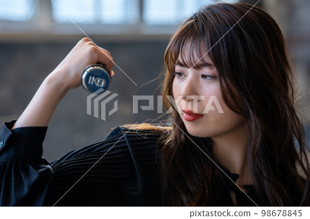 A young woman doing muscle training in her spare time A young woman doing muscle training in her spare time 98678845