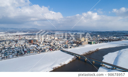 [青森縣]冬季五所川原市街景鳥瞰圖 98678957