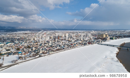 [青森縣]冬季五所川原市街景鳥瞰圖 98678958
