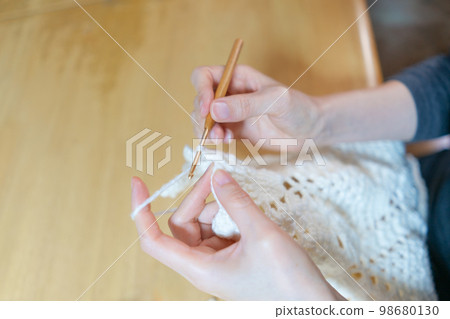 Crochet close-up of a knitting woman's hands 98680130