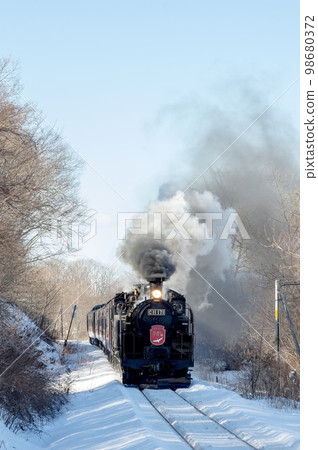 Steam locomotive Fuyu no Shitsugen, which runs through the Kushiro Marsh, is popular. 98680372