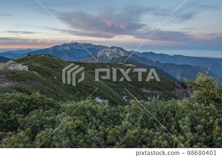 The ridgeline of the Alps seen from the ridgeline of Mt. Nishihotaka on the border of Nagano and Gifu prefectures under clear skies The mountains of the Northern Alps at sunrise The ridgeline of the Alps seen from the ridgeline of Mt. Nishihotaka on the border of Nagano and Gifu prefectures under clear skies The mountains of the Northern Alps at sunrise 98680401