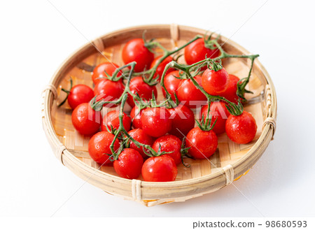 Petit tomatoes  98680593