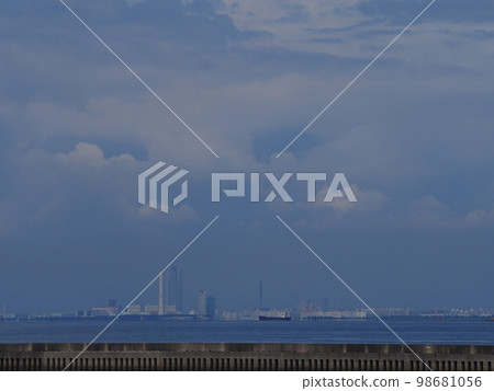 Landscape with a breakwater 98681056