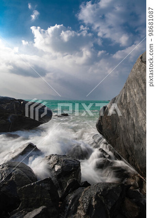 Coastal scenery 98681087