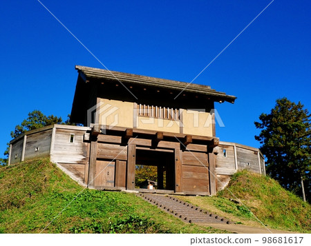 Minowa Castle Maidashi West Koguchi Gate (diagonal right) Minowa Castle Maidashi West Koguchi Gate (diagonal right) 98681617