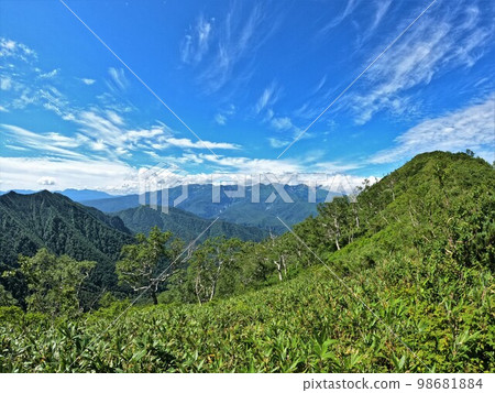 Niseikausuppe mountain trail and the mountains of Daisetsuzan 98681884