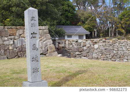 從秋葉看廣島城柱 從秋葉看廣島城柱 98682273