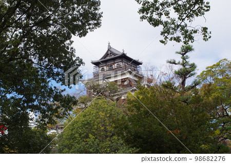 廣島城堡的景色與秋葉保持一致 廣島城堡的景色與秋葉保持一致 98682276