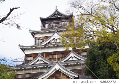View of Hiroshima Castle keep with autumn leaves View of Hiroshima Castle keep with autumn leaves 98682278