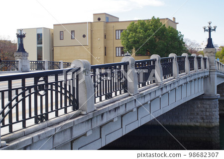 Scenery of Hiroshima Motoyasu Bridge with autumn leaves Scenery of Hiroshima Motoyasu Bridge with autumn leaves 98682307