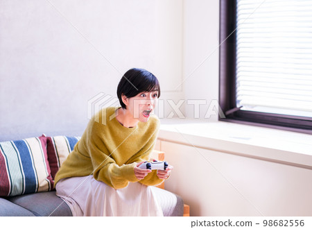 Playing games [How to enjoy your time at home] 98682556
