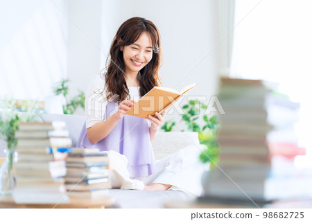 Living room reading woman Living room reading woman 98682725