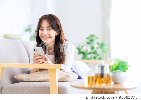 Lifestyle living women Lifestyle living women 98682773