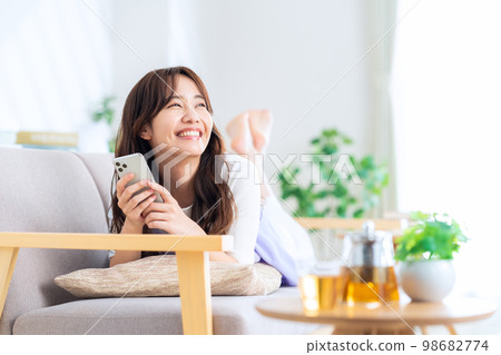 Lifestyle living women Lifestyle living women 98682774