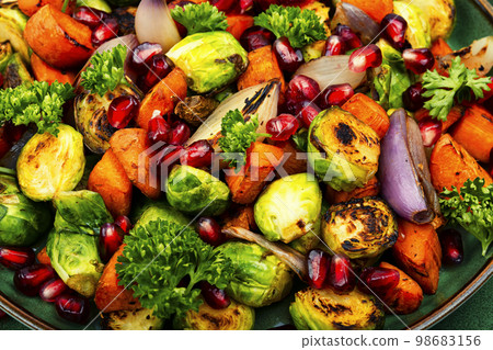 Vegetable salad with grilled vegetables, macro 98683156