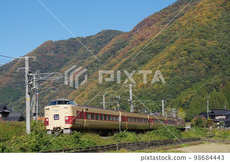 Hakubi Line Near Bitchu Hirose Limited Express Yakumo JNR Color 381 Series Hakubi Line Near Bitchu Hirose Limited Express Yakumo JNR Color 381 Series 98684443