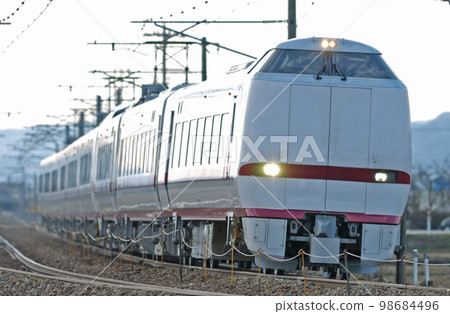 北陸本線西高岡～高岡北越快車681系8000系N13編隊白鷹 98684496