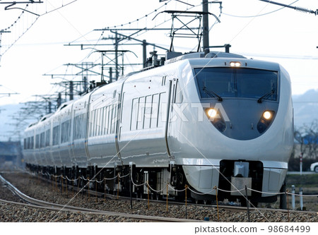 北陸本線 Nishi Takaoka - Takaoka JR West 683 Series S08+S24+S22. Formation (Kanazawa) Shirasagi 98684499