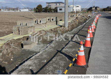 Sewer pipe installation work 98684582
