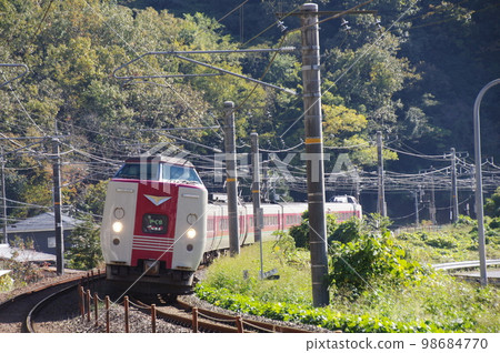 Hakubi Line Hiwa Area Limited Express Yakumo Series 381 Hakubi Line Hiwa Area Limited Express Yakumo Series 381 98684770