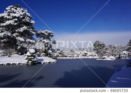 A junior-style Japanese garden in Tsuyama-shi, Okayama prefecture "Tomorrow paradise": snow scenery 98685730