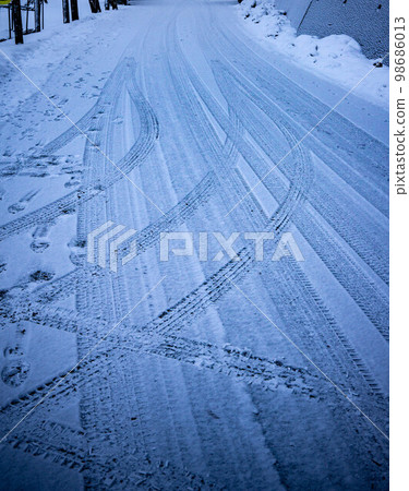 雪道 98686013