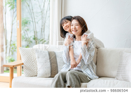 Parent and child mother and child smile Parent and child mother and child smile 98686504