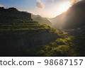 陽光灑落山腰古蹟 98687157