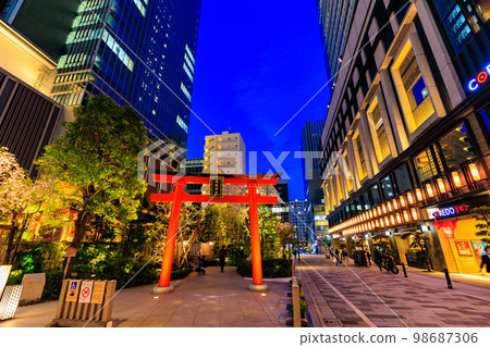 Cityscape of Nihonbashi Muromachi, Tokyo Fukutoku Shrine and cherry blossoms 98687306