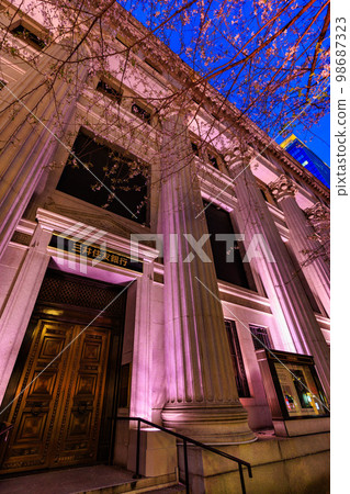 Cityscape of Nihonbashi Muromachi, Tokyo Mitsui Main Building and cherry blossoms in full bloom Cityscape of Nihonbashi Muromachi, Tokyo Mitsui Main Building and cherry blossoms in full bloom 98687323