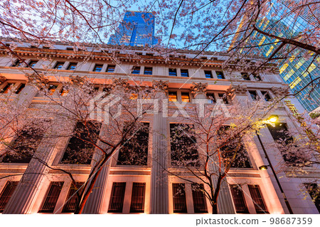 Cityscape of Nihonbashi Muromachi, Tokyo Mitsui Main Building and cherry blossoms in full bloom Cityscape of Nihonbashi Muromachi, Tokyo Mitsui Main Building and cherry blossoms in full bloom 98687359