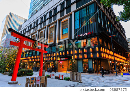 Cityscape of Nihonbashi Muromachi, Tokyo Fukutoku Shrine and cherry blossoms 98687375