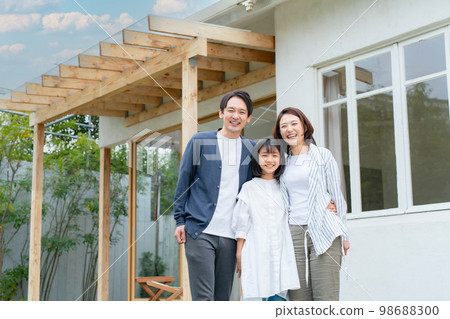 Parent and child family lawn smile 98688300