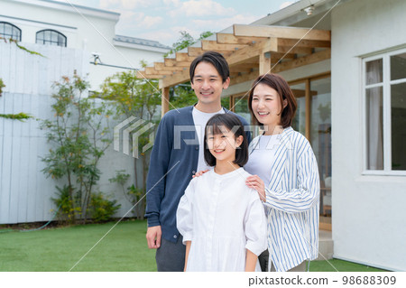 Parent and child family lawn smile 98688309