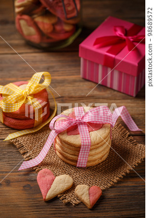 Heart shaped cookies Heart shaped cookies 98689572