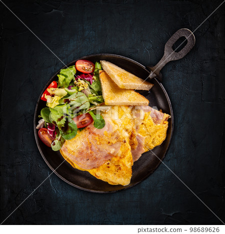 Ham and egg omelette 98689626
