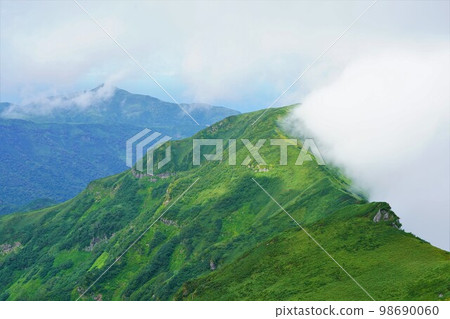 從升官別山山頂到南升官別山方向的山脊線 從升官別山山頂到南升官別山方向的山脊線 98690060