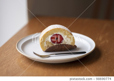 Strawberry roll cake 98690774